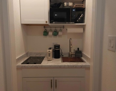 2591 Walnut Blvd - Photo Thumbnail 9