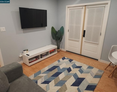2591 Walnut Blvd - Photo Thumbnail 3