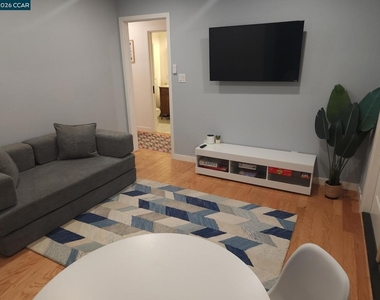 2591 Walnut Blvd - Photo Thumbnail 2