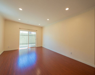 626 E Orange Grove Avenue - Photo Thumbnail 7