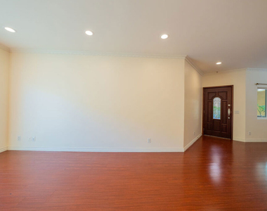 626 E Orange Grove Avenue - Photo Thumbnail 8