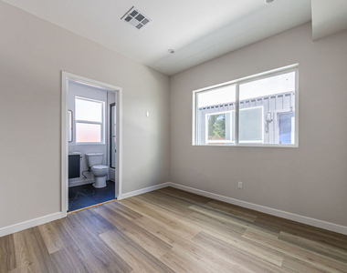 6702 Balboa Boulevard - Photo Thumbnail 17