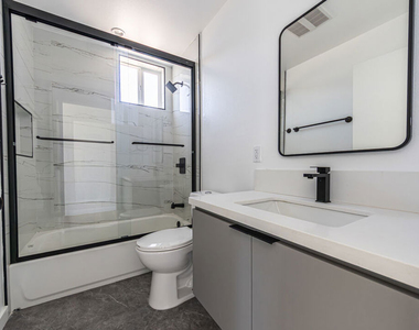6702 Balboa Boulevard - Photo Thumbnail 10