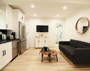 9040 Phyllis Avenue - Photo Thumbnail 2
