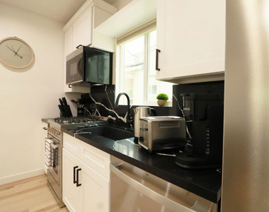 9040 Phyllis Avenue - Photo Thumbnail 4