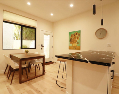 9040 Phyllis Avenue - Photo Thumbnail 6