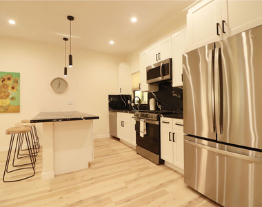 9040 Phyllis Avenue - Photo Thumbnail 4