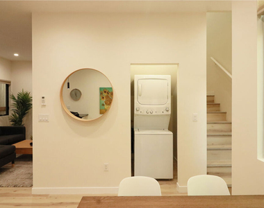9040 Phyllis Avenue - Photo Thumbnail 8