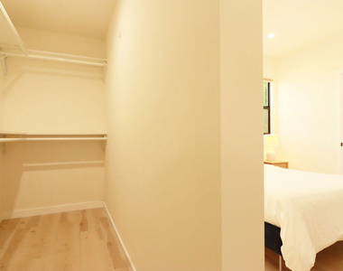 9040 Phyllis Avenue - Photo Thumbnail 15