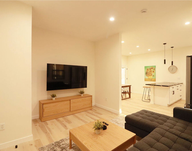 9040 Phyllis Avenue - Photo Thumbnail 2