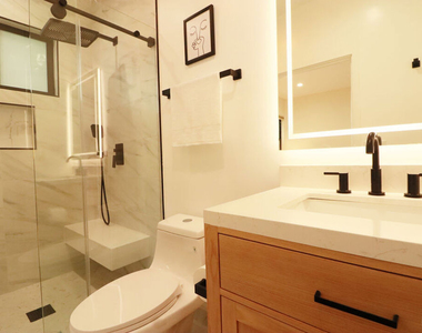 9040 Phyllis Avenue - Photo Thumbnail 9
