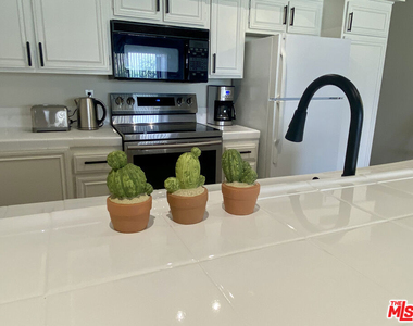 1655 E Palm Canyon Drive - Photo Thumbnail 8