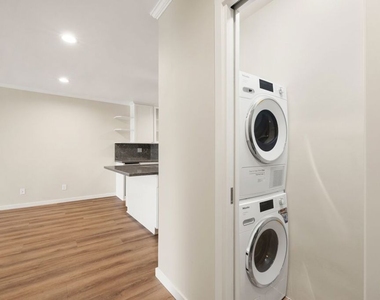 1109 20th Street - Photo Thumbnail 12