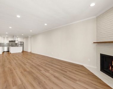 1109 20th Street - Photo Thumbnail 4