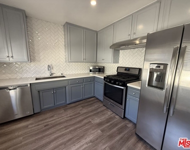 1222 Mcclellan Drive - Photo Thumbnail 5