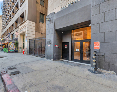 215 W 7th Street - Photo Thumbnail 39