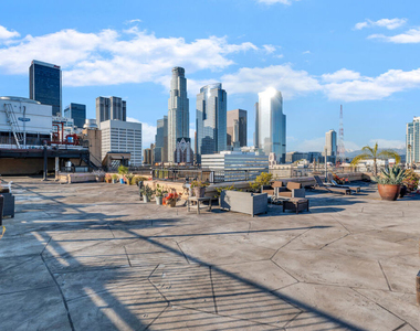 215 W 7th Street - Photo Thumbnail 35