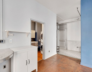 215 W 7th Street - Photo Thumbnail 20