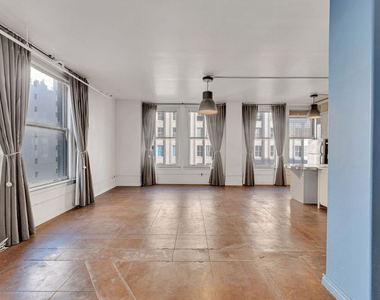 215 W 7th Street - Photo Thumbnail 8