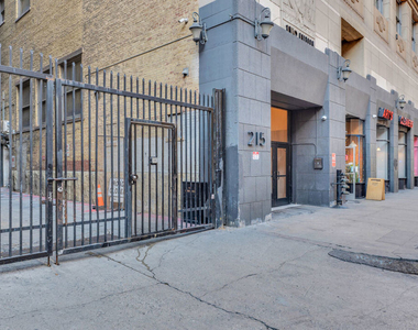 215 W 7th Street - Photo Thumbnail 40