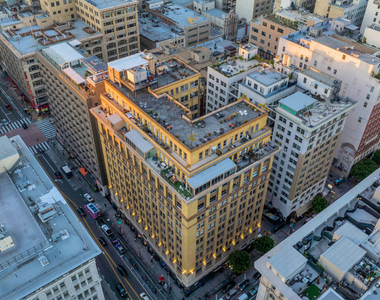215 W 7th Street - Photo Thumbnail 2
