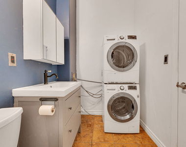 215 W 7th Street - Photo Thumbnail 23
