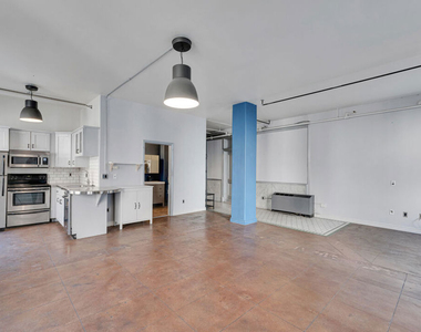 215 W 7th Street - Photo Thumbnail 11
