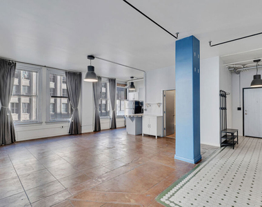 215 W 7th Street - Photo Thumbnail 9
