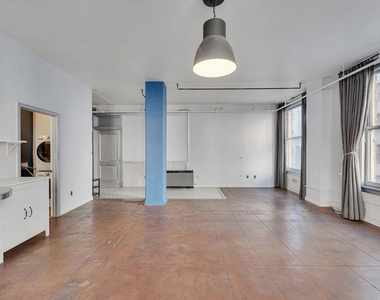 215 W 7th Street - Photo Thumbnail 15
