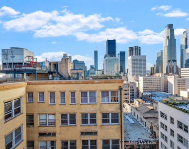 215 W 7th Street - Photo Thumbnail 33