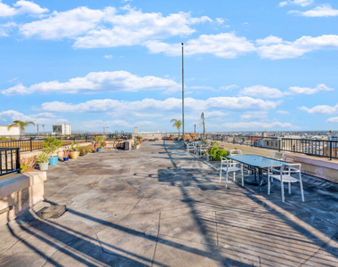 215 W 7th Street - Photo Thumbnail 36