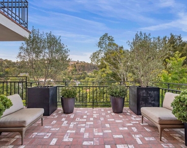 2528 Carman Crest Drive - Photo Thumbnail 23