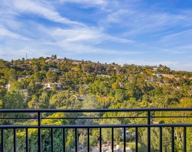 2528 Carman Crest Drive - Photo Thumbnail 21