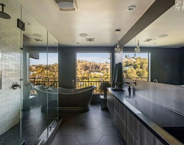 2528 Carman Crest Drive - Photo Thumbnail 22
