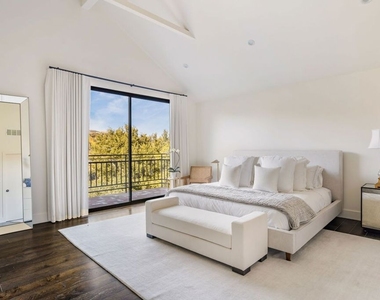 2528 Carman Crest Drive - Photo Thumbnail 15