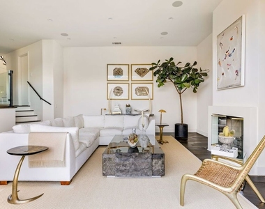 2528 Carman Crest Drive - Photo Thumbnail 11