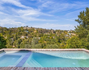 2528 Carman Crest Drive - Photo Thumbnail 28