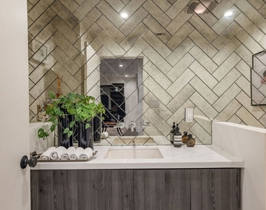 2528 Carman Crest Drive - Photo Thumbnail 24