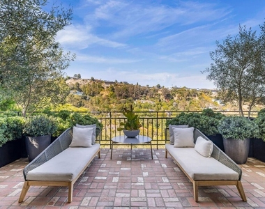 2528 Carman Crest Drive - Photo Thumbnail 29