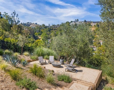 2528 Carman Crest Drive - Photo Thumbnail 27