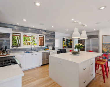 7122 Dume Drive - Photo Thumbnail 8