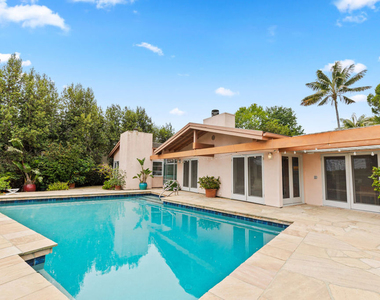 7122 Dume Drive - Photo Thumbnail 14