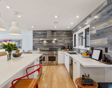 7122 Dume Drive - Photo Thumbnail 9