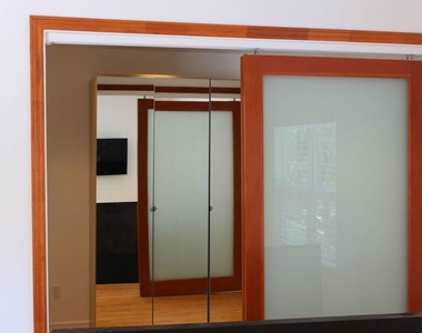 1033 1/2 N Martel Avenue - Photo Thumbnail 10