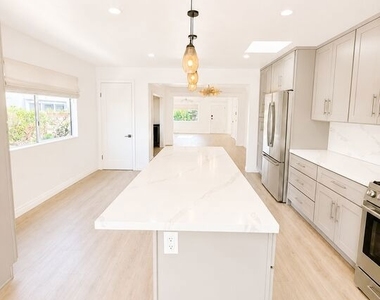 1636 Courtney Avenue - Photo Thumbnail 3