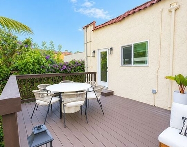 1636 Courtney Avenue - Photo Thumbnail 13