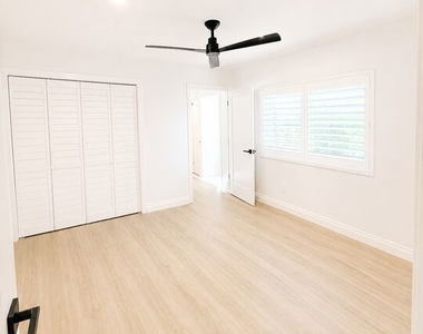 1636 Courtney Avenue - Photo Thumbnail 7