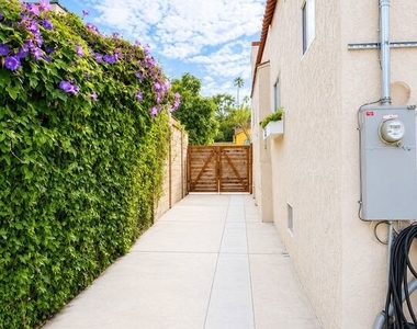 1636 Courtney Avenue - Photo Thumbnail 11