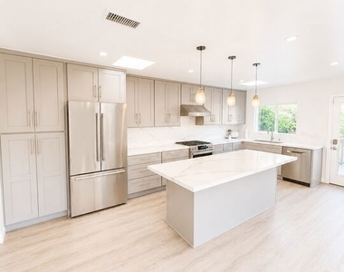 1636 Courtney Avenue - Photo Thumbnail 2