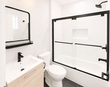 1636 Courtney Avenue - Photo Thumbnail 9